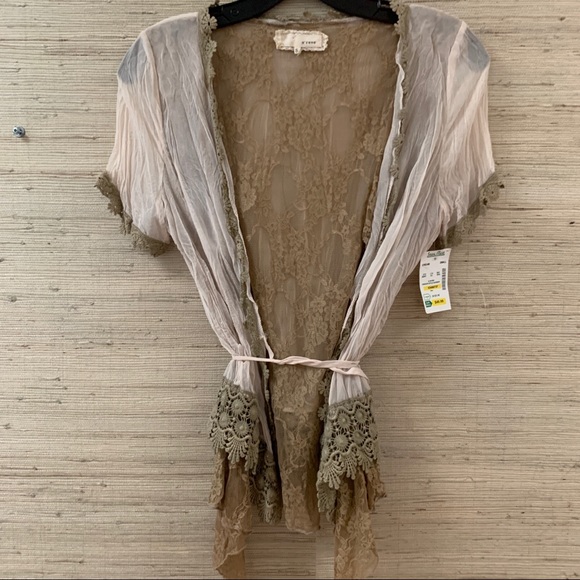 NWT Boho/Vintage tan and brown lace top. Can be tied or worn over cami. - Picture 1 of 6